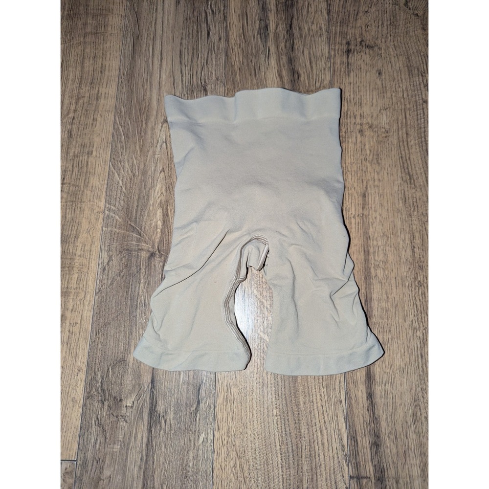 Skims Shapewear Seamless Sculpt High Waisted Above Knee Short Beige Size‎ S